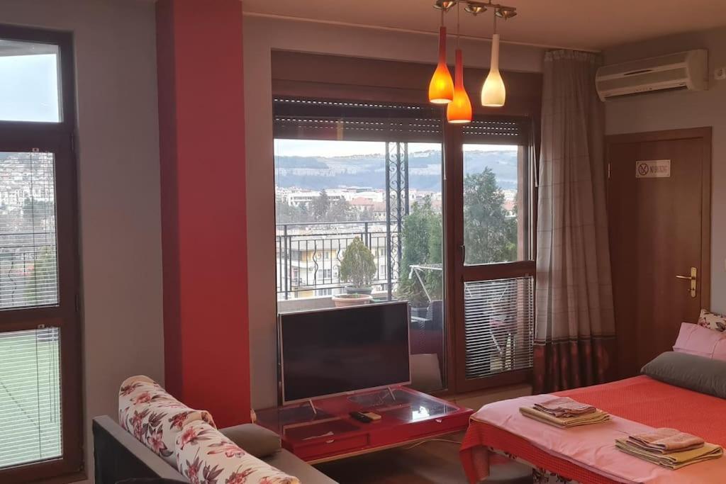 Unique Studio- Great Balcony And View! Parking Possibility! Veliko Tŭrnovo Eksteriør bilde