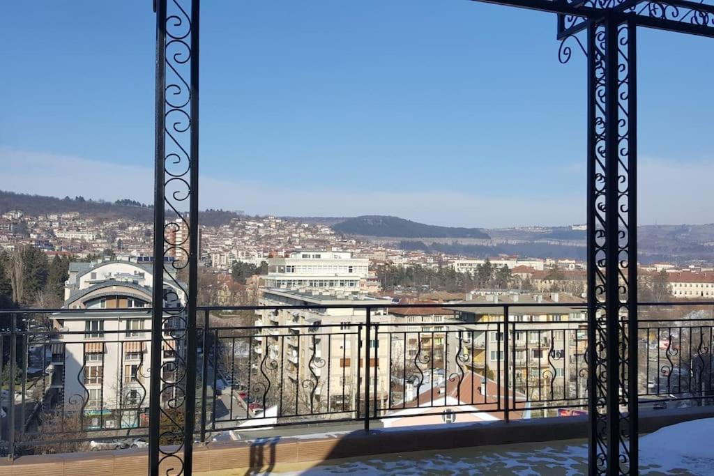 Unique Studio- Great Balcony And View! Parking Possibility! Veliko Tŭrnovo Eksteriør bilde