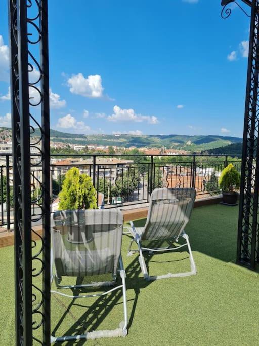 Unique Studio- Great Balcony And View! Parking Possibility! Veliko Tŭrnovo Eksteriør bilde