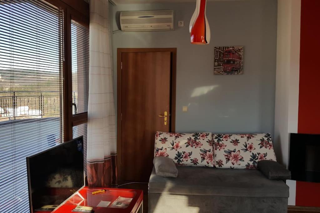Unique Studio- Great Balcony And View! Parking Possibility! Veliko Tŭrnovo Eksteriør bilde