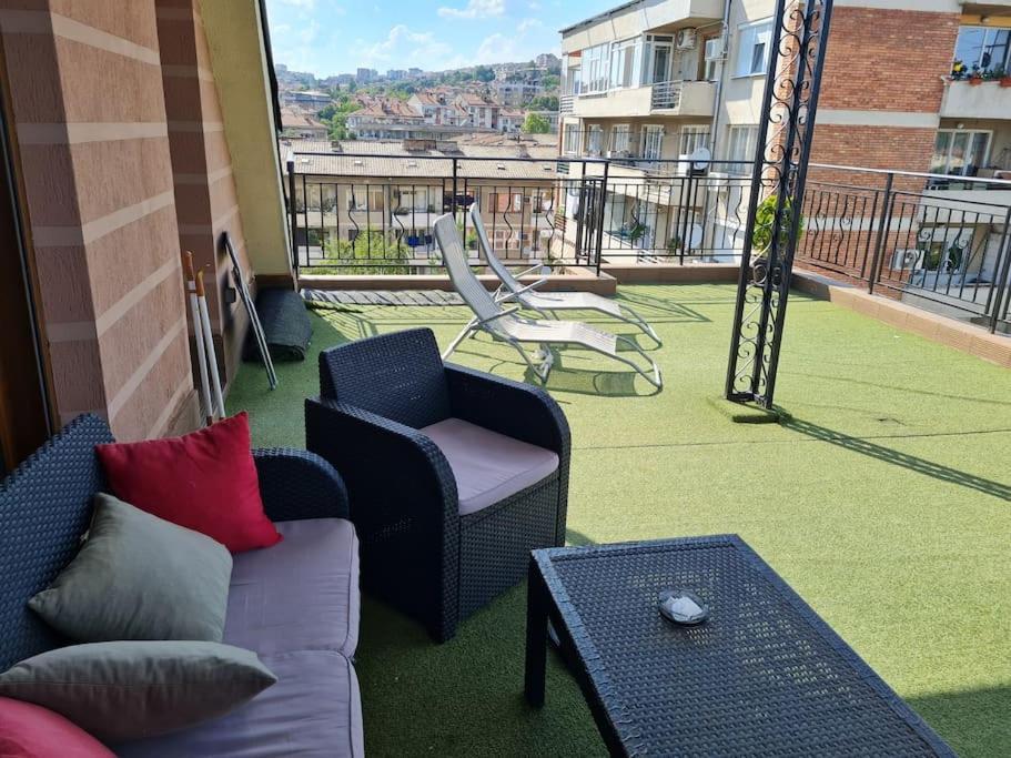 Unique Studio- Great Balcony And View! Parking Possibility! Veliko Tŭrnovo Eksteriør bilde