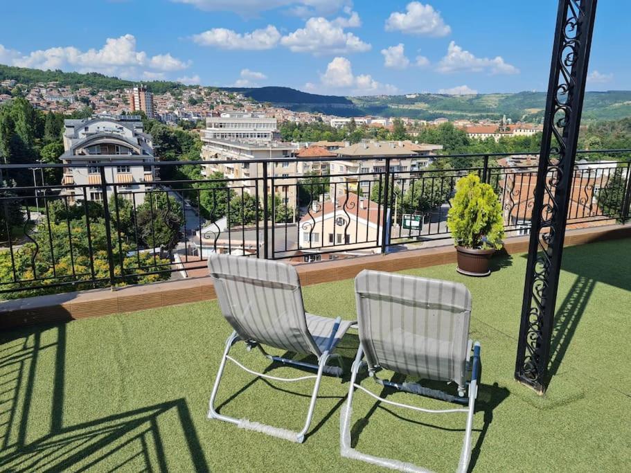 Unique Studio- Great Balcony And View! Parking Possibility! Veliko Tŭrnovo Eksteriør bilde