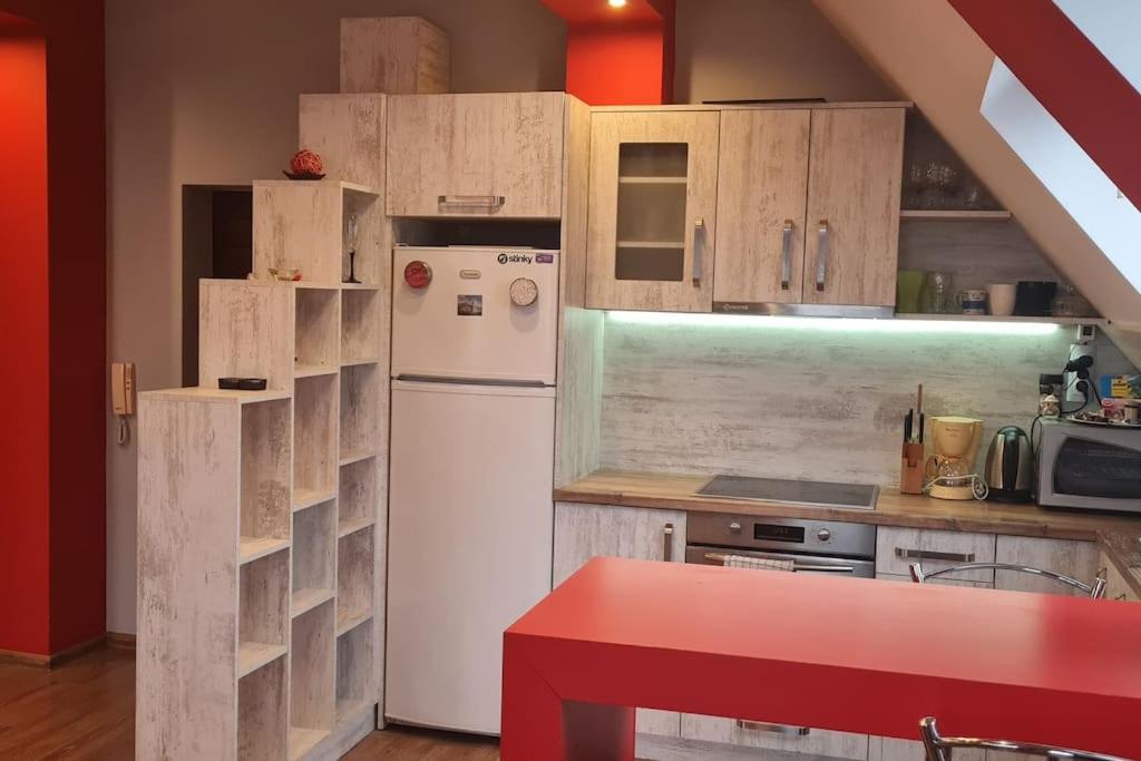 Unique Studio- Great Balcony And View! Parking Possibility! Veliko Tŭrnovo Eksteriør bilde