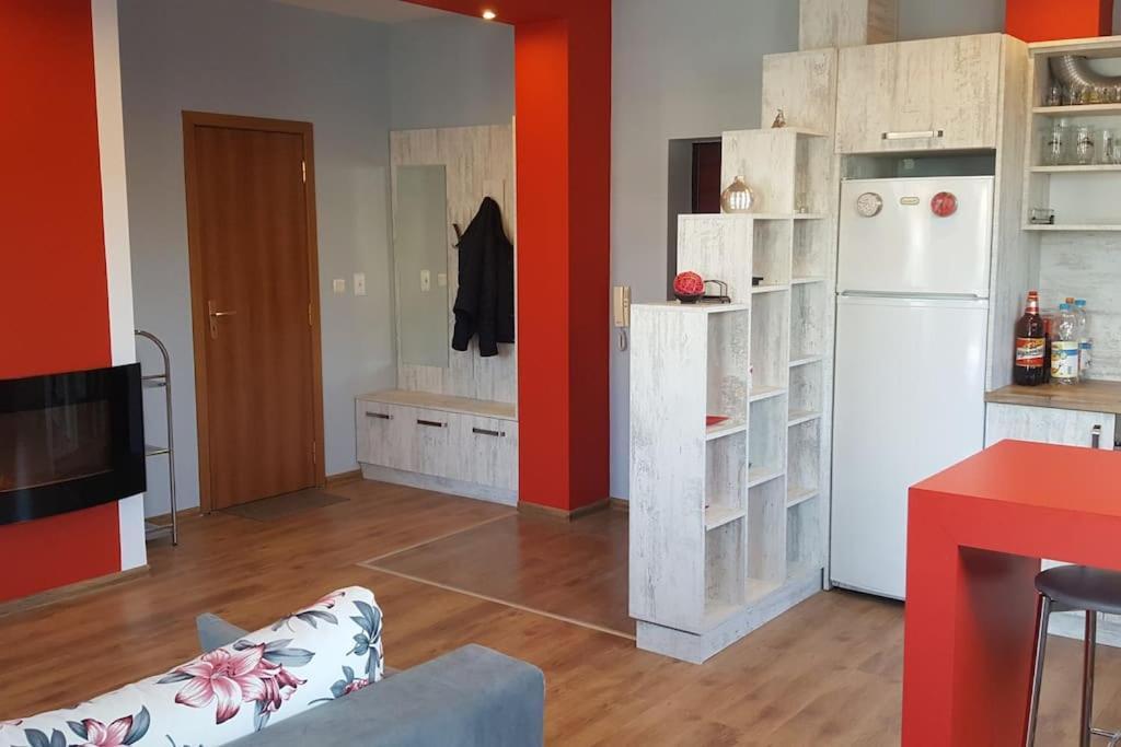 Unique Studio- Great Balcony And View! Parking Possibility! Veliko Tŭrnovo Eksteriør bilde