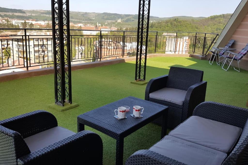 Unique Studio- Great Balcony And View! Parking Possibility! Veliko Tŭrnovo Eksteriør bilde