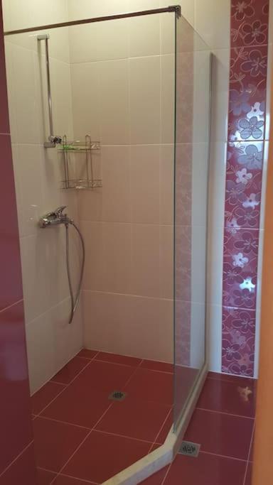 Unique Studio- Great Balcony And View! Parking Possibility! Veliko Tŭrnovo Eksteriør bilde