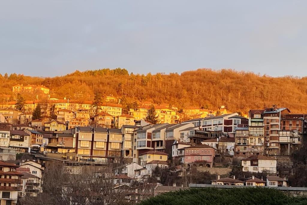 Unique Studio- Great Balcony And View! Parking Possibility! Veliko Tŭrnovo Eksteriør bilde